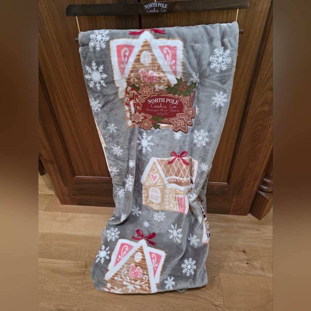 North Pole Gingerbread House Holiday Blanket-NWT